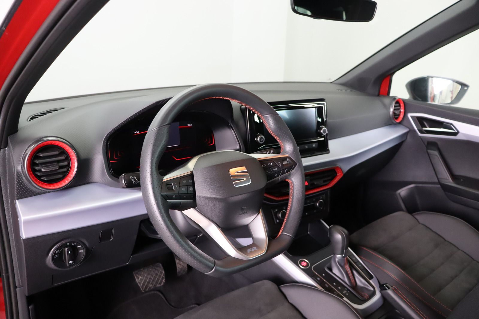 Fahrzeugabbildung SEAT Arona FR DSG * LED * Alcantara * PDC
