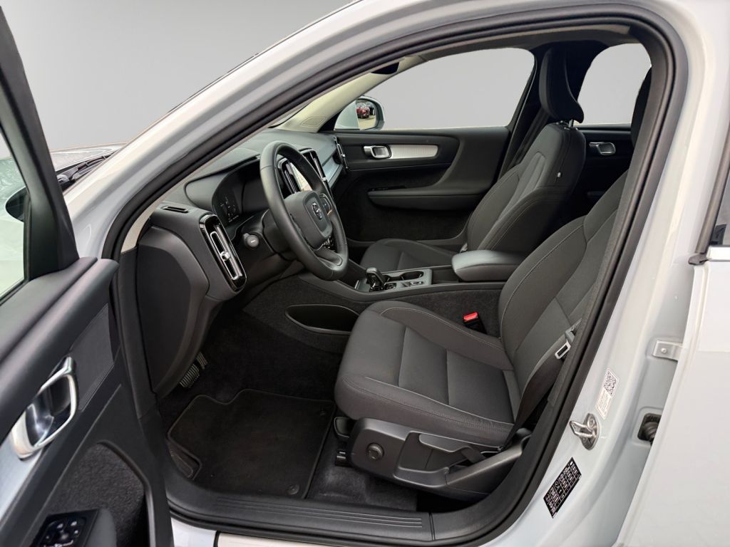 VOLVO XC40 T4 Recharge DKG Core, AHK, Winter-P. VOLVO XC40 T4 Recharge DKG Core, AHK, Winter-P.