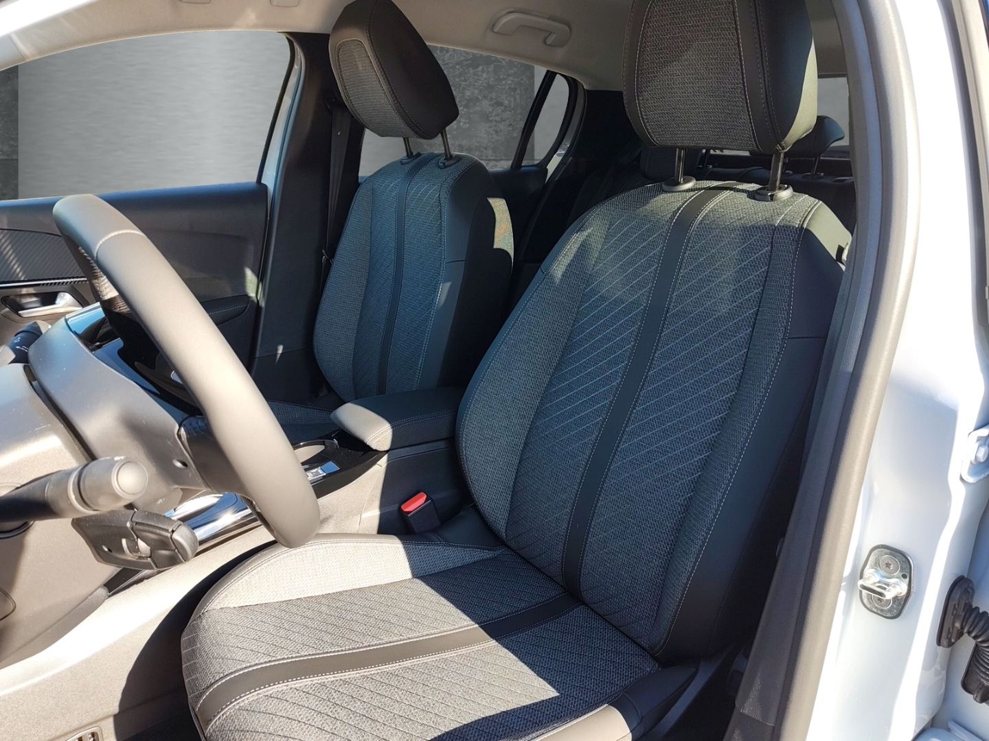 Peugeot e-208 - Bild 8