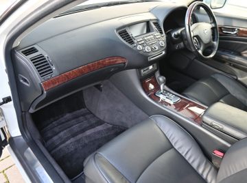 Nissan President (PGF50) – Bild 10