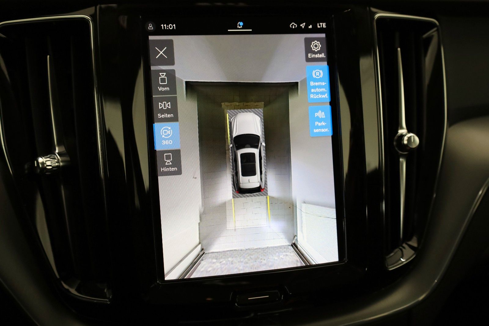 Fahrzeugabbildung Volvo XC60 T6 Recharge  AWD Leder,Navi,LED,Auto Pilot