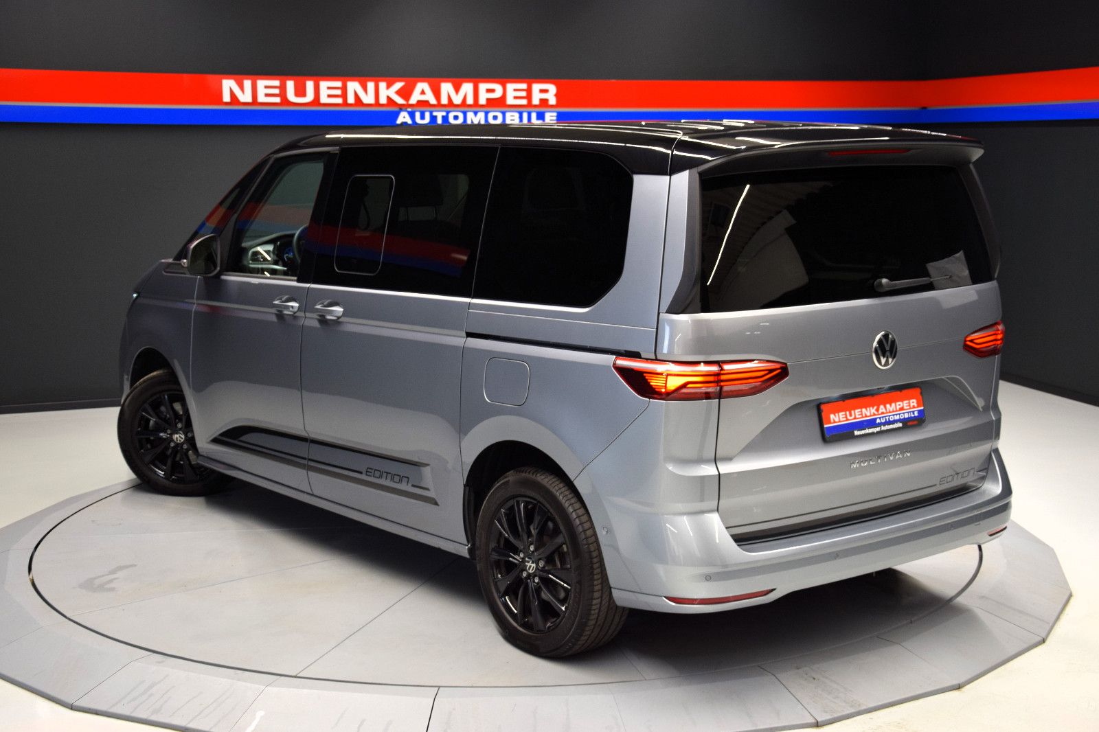 Fahrzeugabbildung Volkswagen T7 Multivan Edition 2xEasyOpen ACC Pano AHK 7Stz