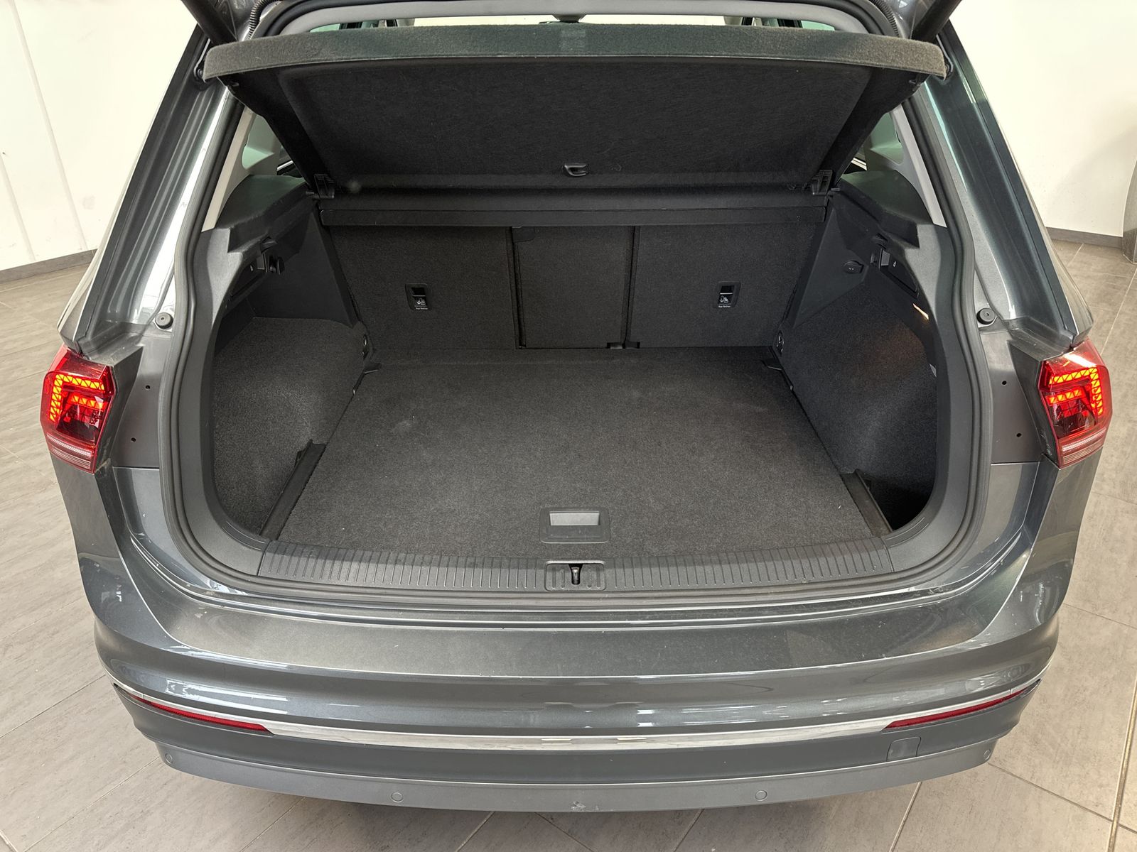 Fahrzeugabbildung Volkswagen Tiguan 2.0 TDI DSG HL NAV+LED+KAM+ACC+VCOCKPIT