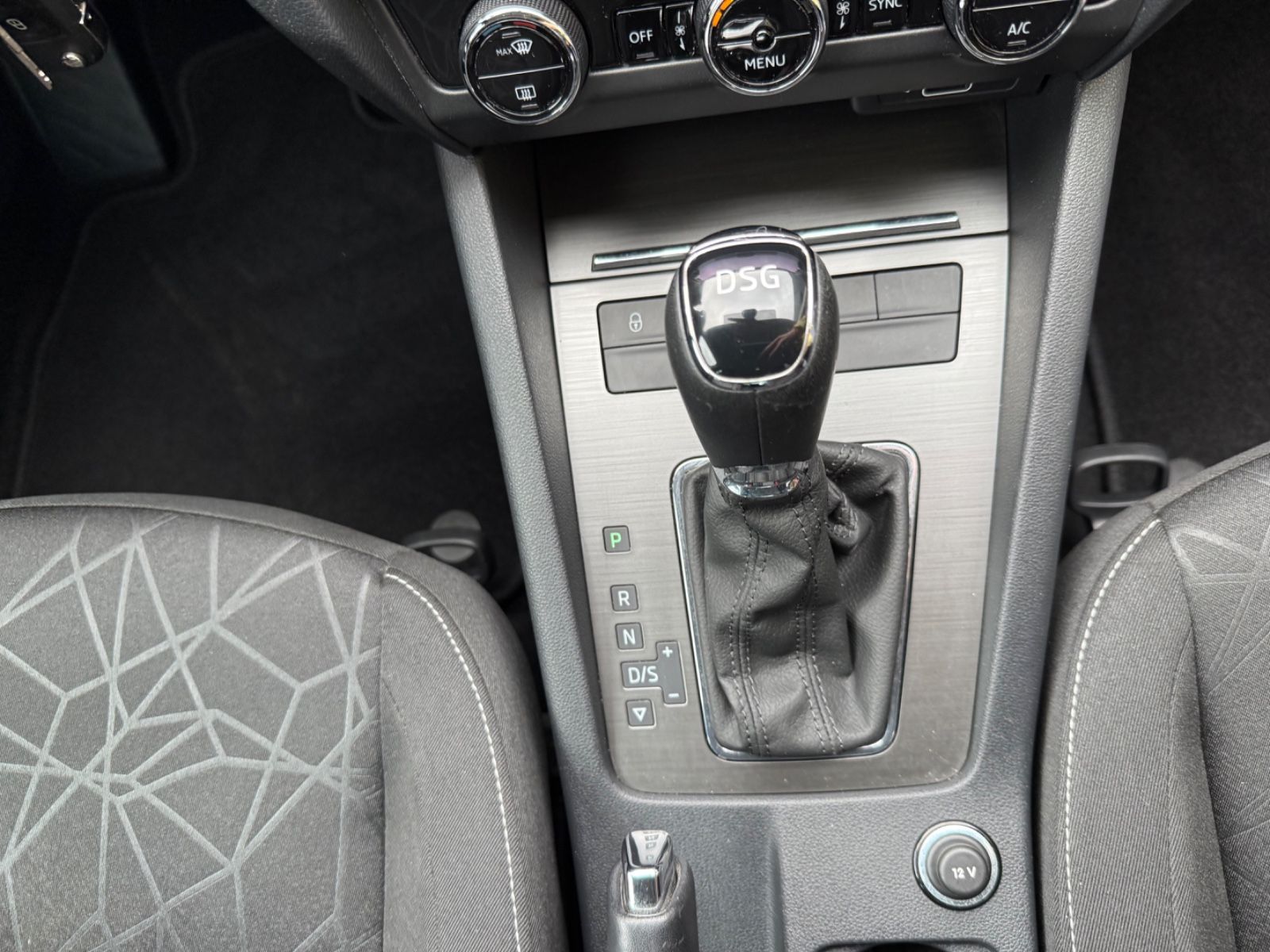 Skoda Octavia Lim. 1.8 TSI Clever NAVI DSG LED 1 HAND foto 17