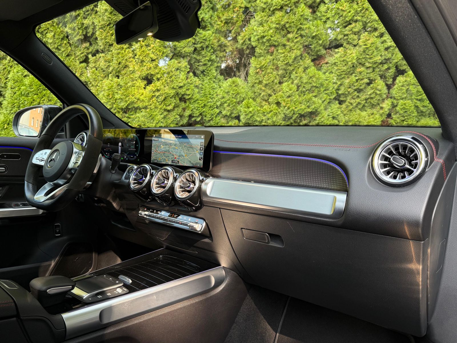 Fahrzeugabbildung Mercedes-Benz EQB 350 4M AMG Line NIGHT+PANO+MBUX+KAM+DIST+HuD