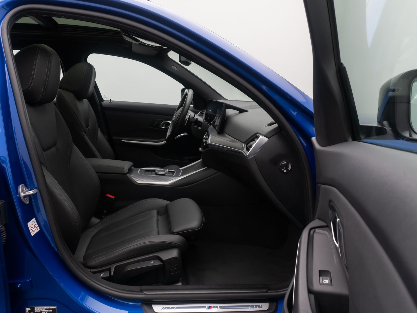 Fahrzeugabbildung BMW 320i M Sport DAB Kamera AHK Panorama HUD 19Zoll