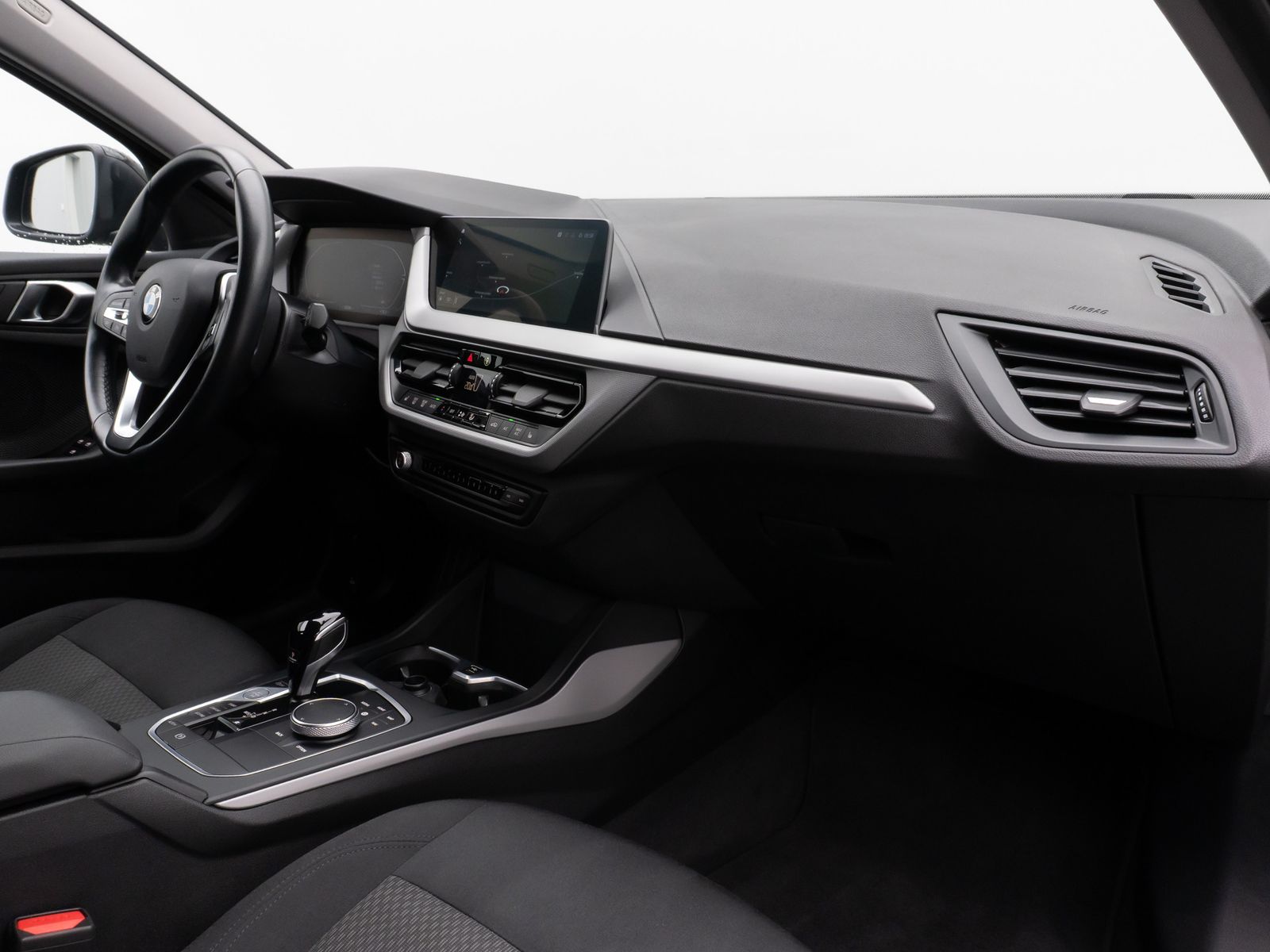 Fahrzeugabbildung BMW 118d DAB CockPitPro Geschwindigkeitsreg PDC LED