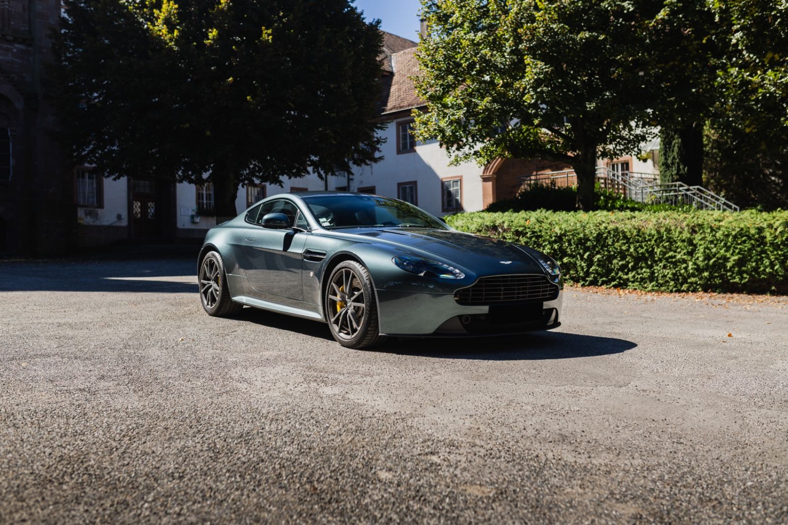 ASTON MARTIN V8 Vantage