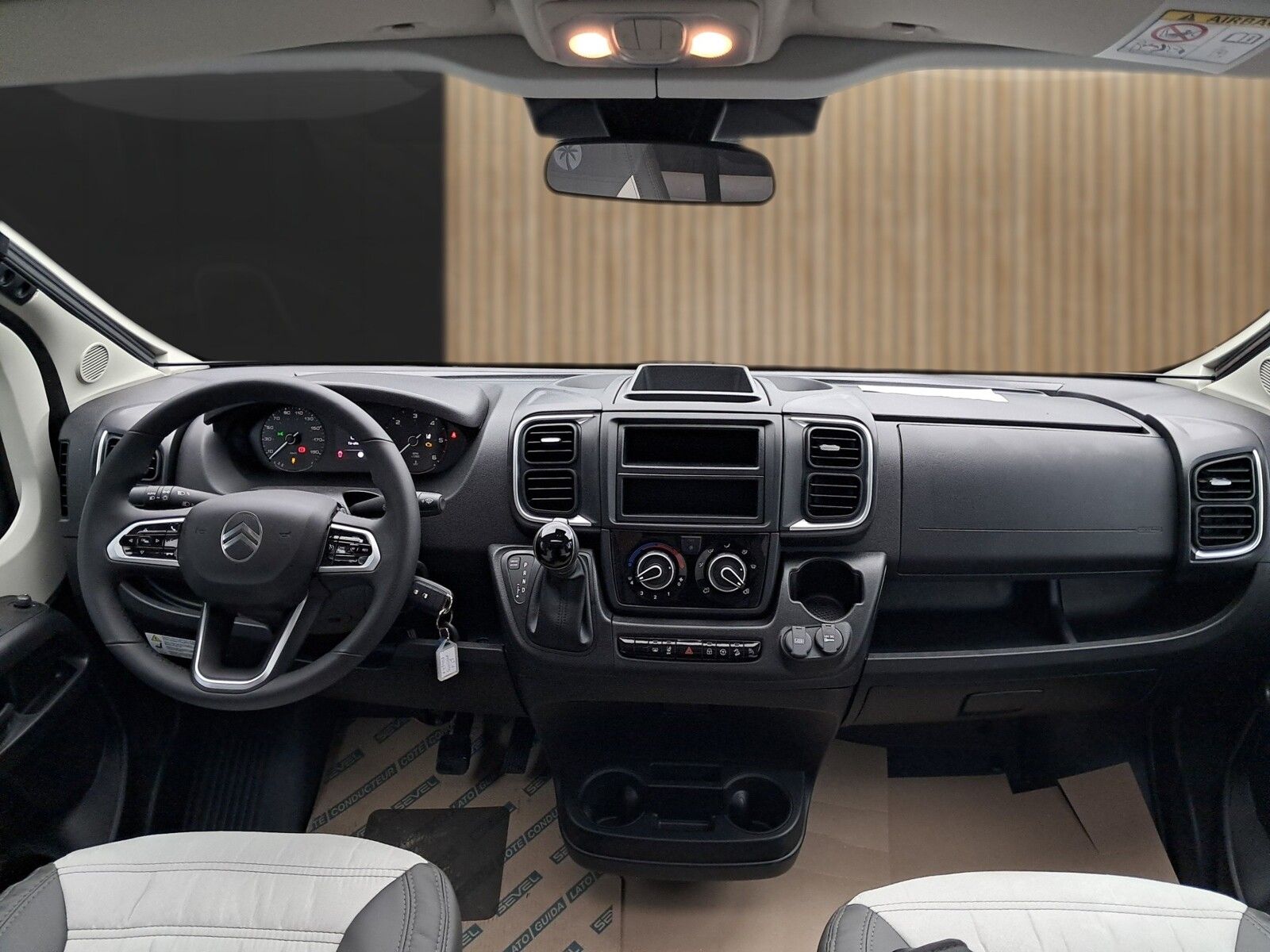 Fahrzeugabbildung Sunlight Adventure T 67 Automatik, Dörr Edition, TV