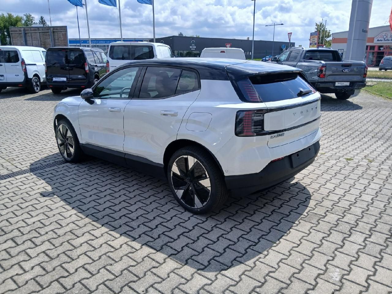 Fahrzeugabbildung Volvo EX30 Ultra 2WD Pure Electric