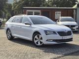 Skoda Superb 2.0 TDI DSG / AHK / Bi Xenon / Navi / ACC - Skoda Superb aus 2016 mit Diesel-Antrieb: Kombi, 2.0