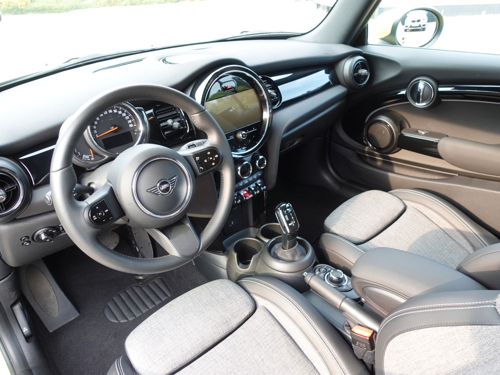 Fahrzeugabbildung MINI Cooper Cabrio Aut. I.Hd Navi CarPlay ZestyYellow