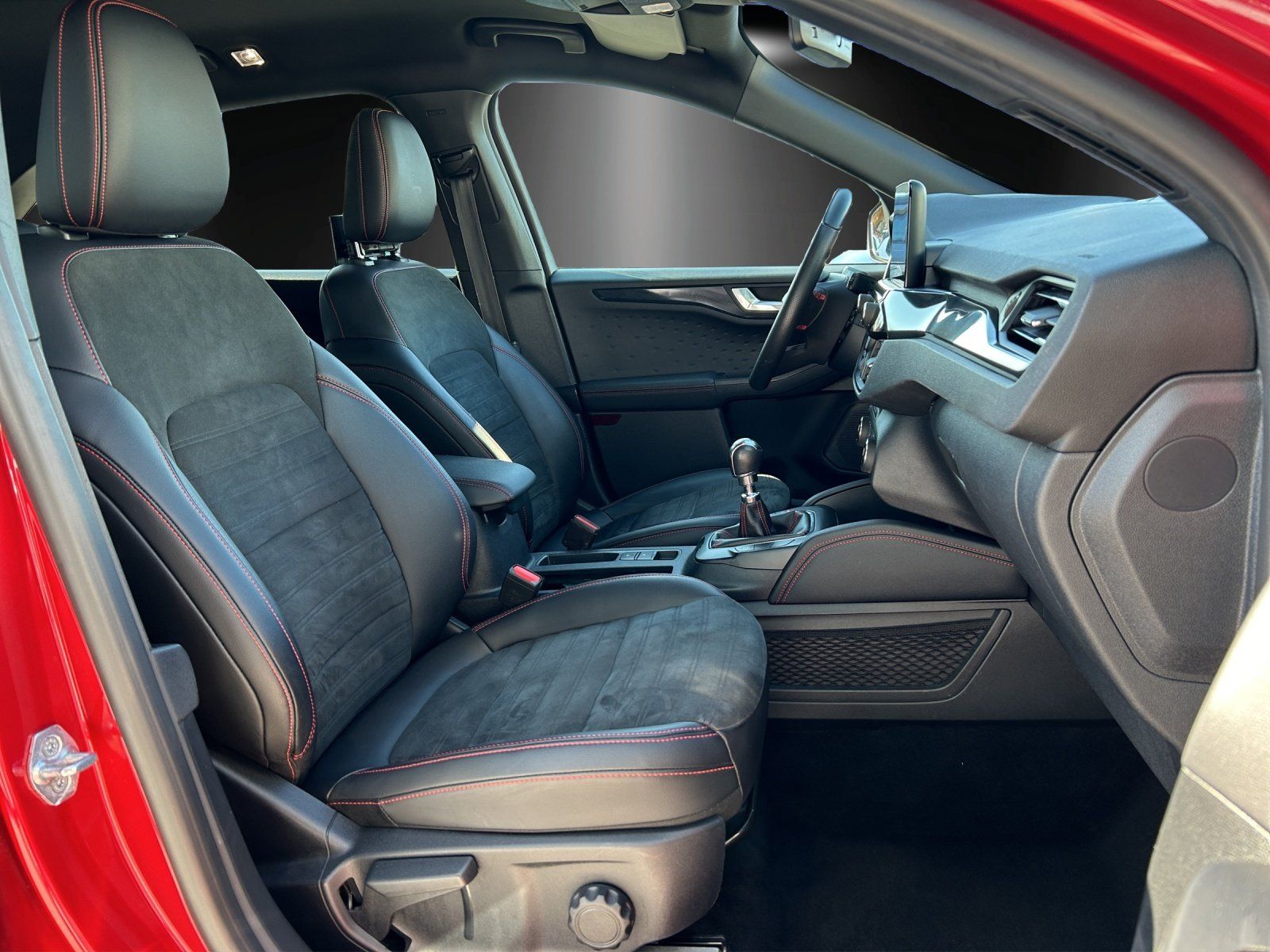 Fahrzeugabbildung Ford Kuga 1.5 EcoBoost ST-Line X/LED/SHZ/SNYC3-NAVI/