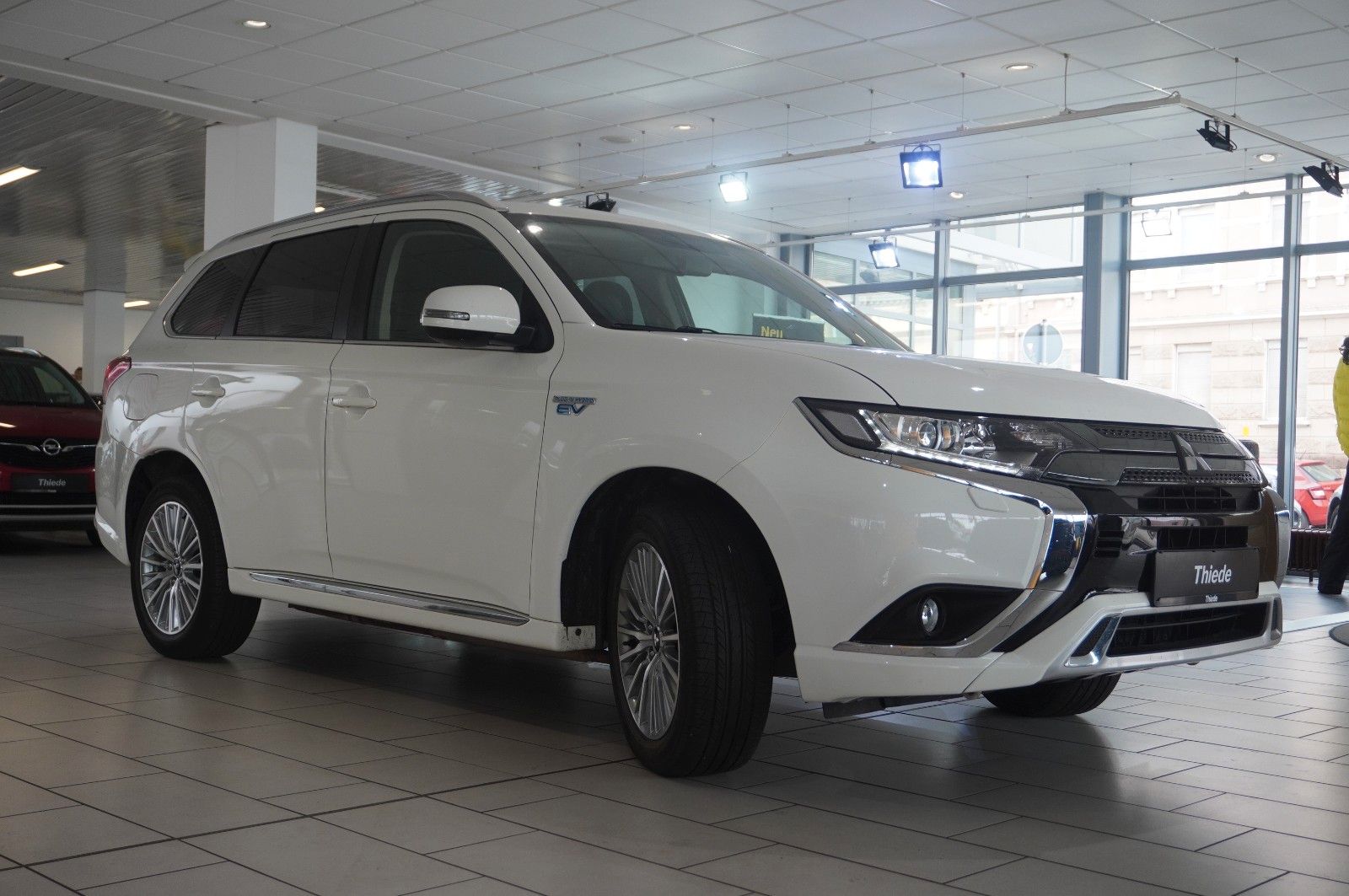 Fahrzeugabbildung Mitsubishi Outlander 2.4 PHEV 4WD NAVI/LED/KAMERA/DAB/AHK