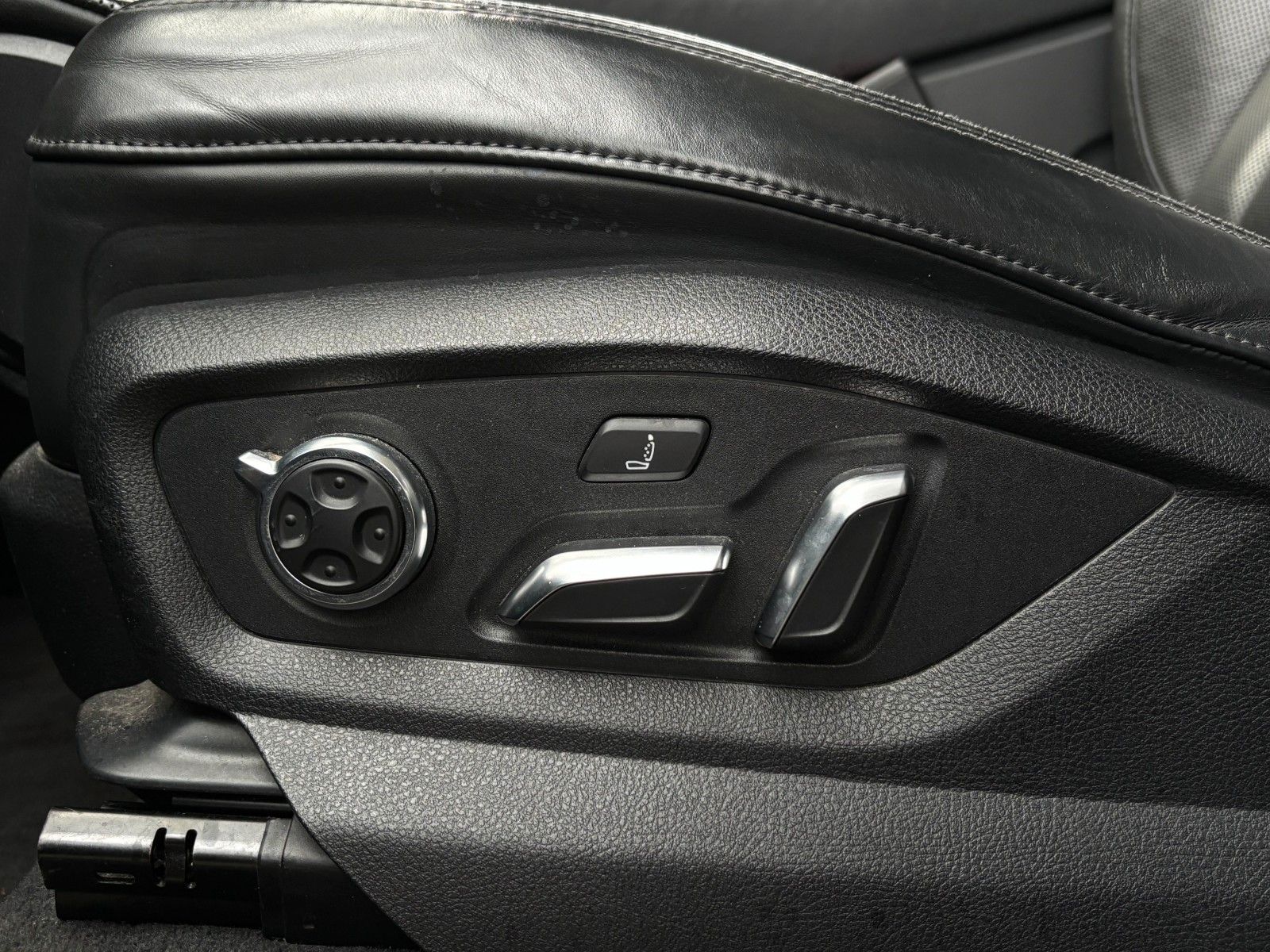 Fahrzeugabbildung Audi Q7 3.0 TDI E-tron *S-Line*B&O-3D*Pano*HUD*360°