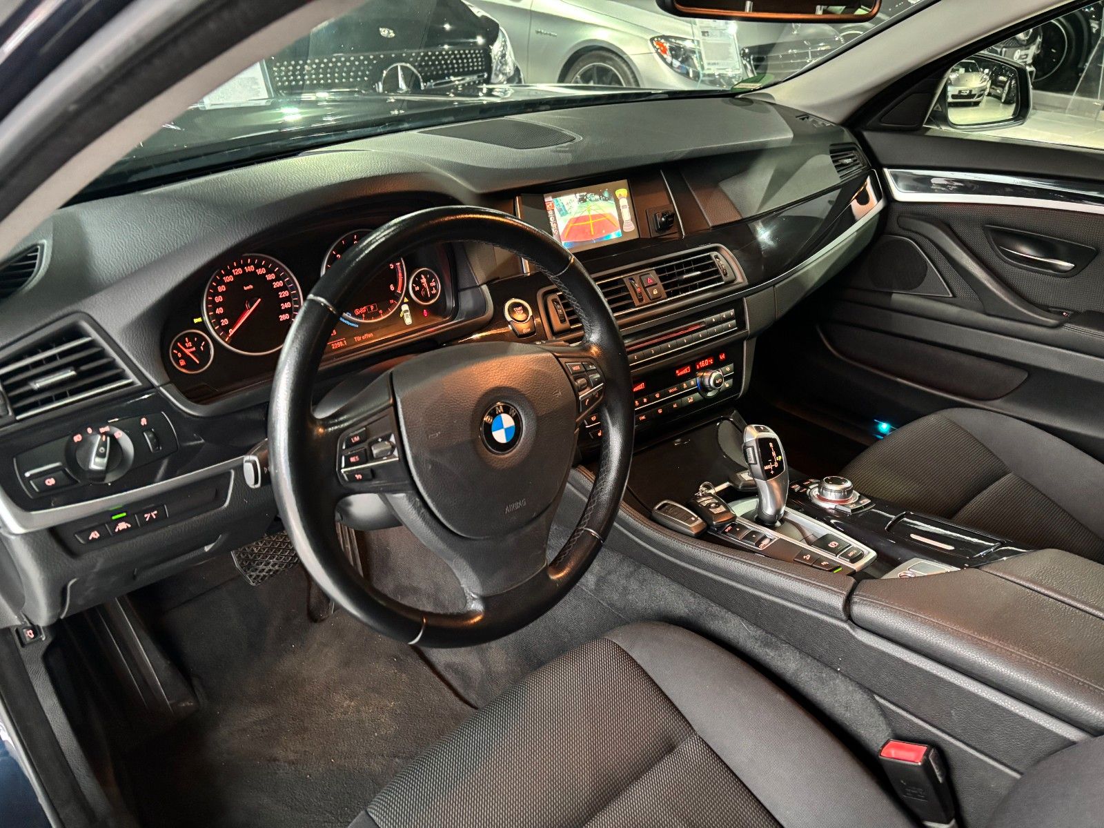 Fahrzeugabbildung BMW 520d xDrive *Automatik*Kamera*SHZ*Navi*Klima