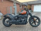 Harley-Davidson Street Bob 114 mit Jekill & Hyde Klappenanlage - Harley-Davidson Motorräder in Lübeck
