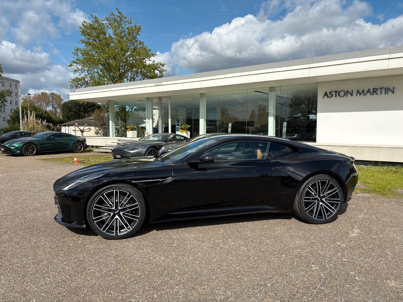 Aston Martin DB12 4.0 V8 imagem 2