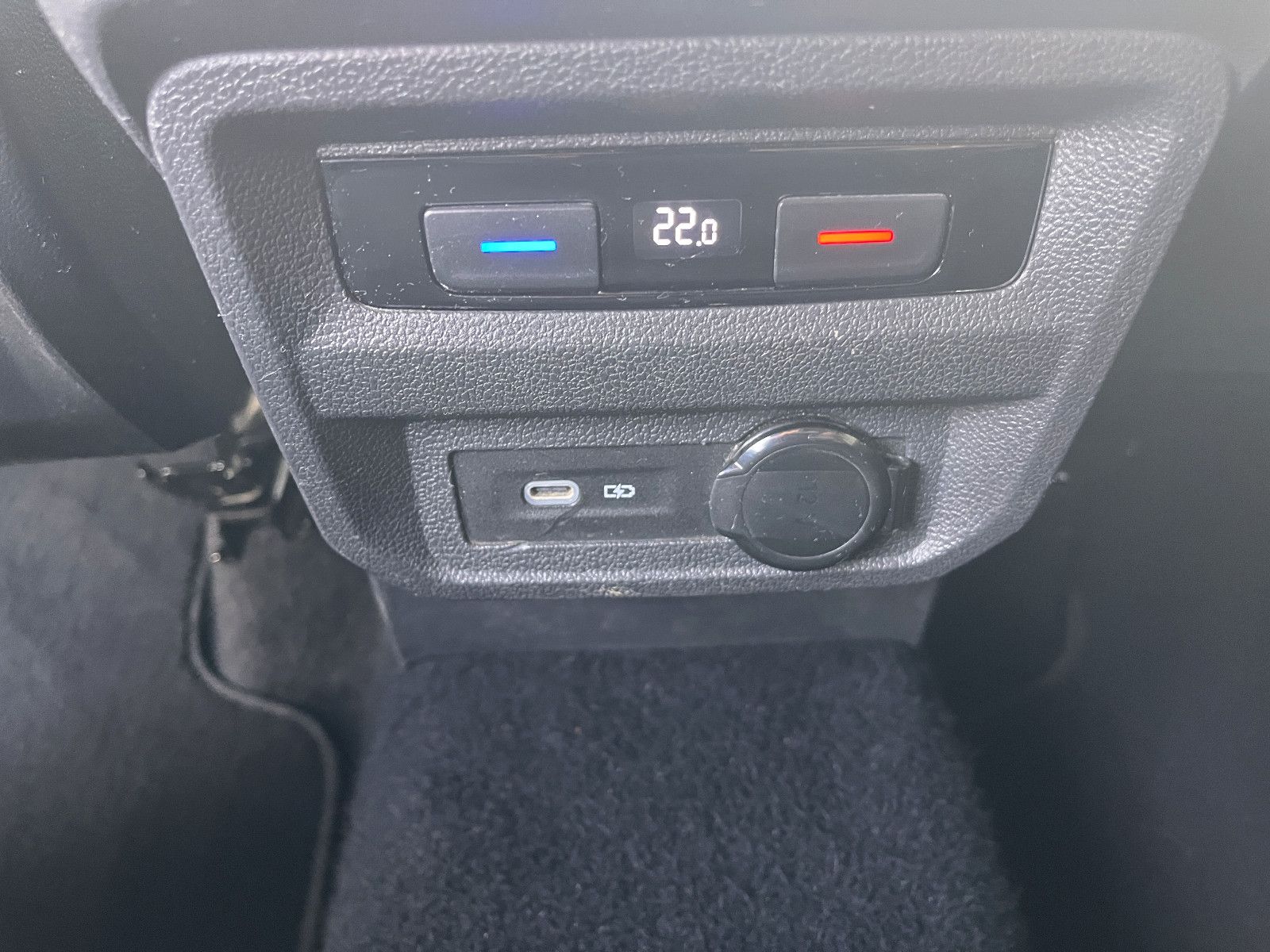 Fahrzeugabbildung Volkswagen Tiguan Allspace Comfortline 2.0 TDI DSG 7-Sitzer
