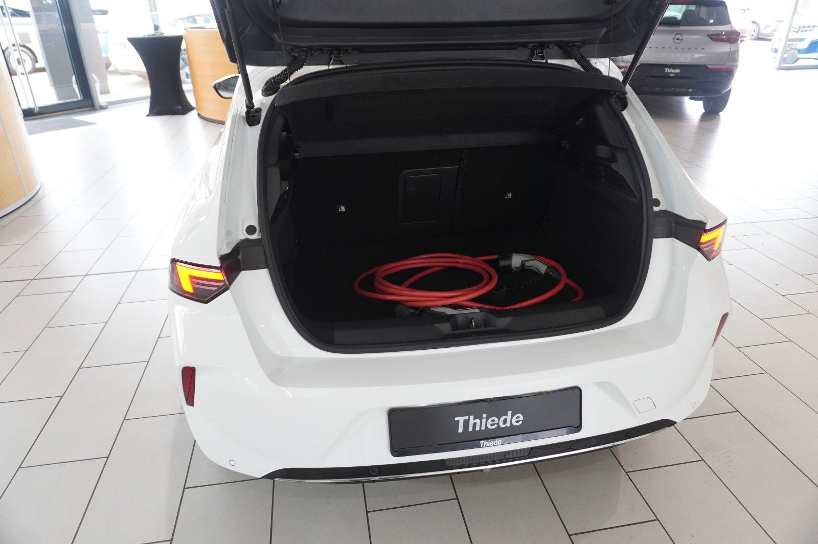 Fahrzeugabbildung Opel Astra L Lim. 1.6 HYBRID ELEGANCE NAVI/LED/KAMERA