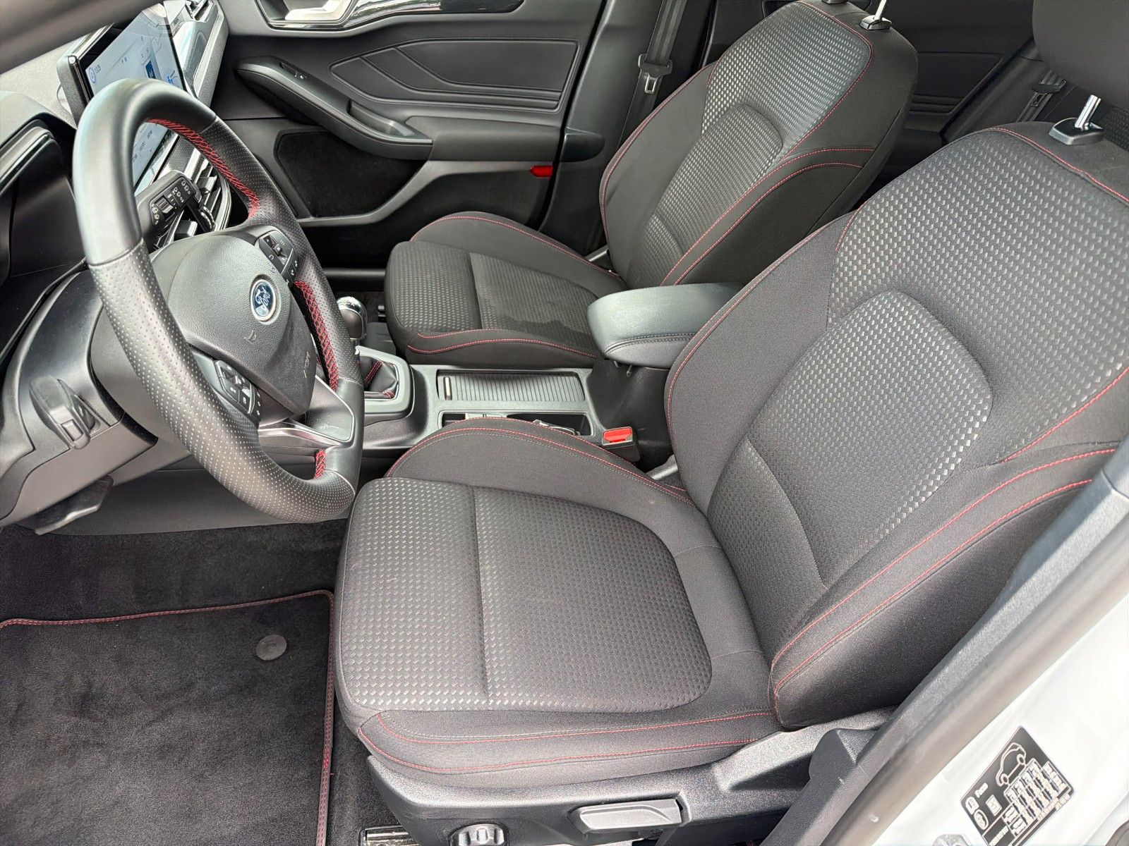 Fahrzeugabbildung Ford Focus Turnier ST-Line X, FAHRASSISTENZPAKET