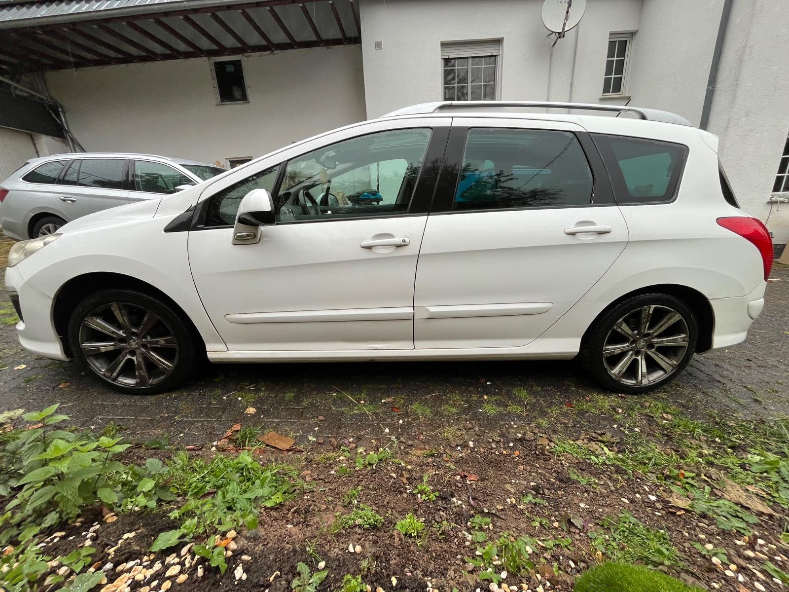Peugeot 308 2011 — engine 1.560 cm³, 111 HP (82kW)