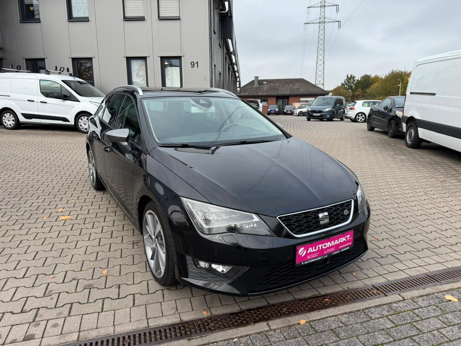 Seat Leon 2014 — rear view