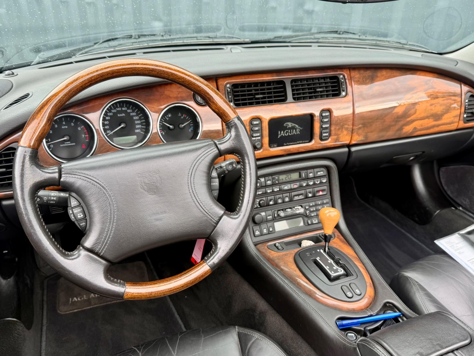 Jaguar XKR Cabriolet 4.0 V8 Kompressor 363 ch / Cuir / Xénon / Faible Kilométrage
