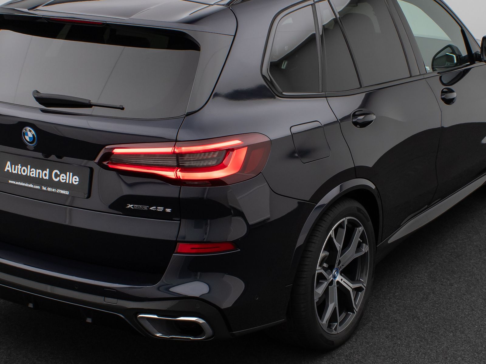 Fahrzeugabbildung BMW X5 xD45e M Sport Panorama 360°HUD HiFi NightVisi