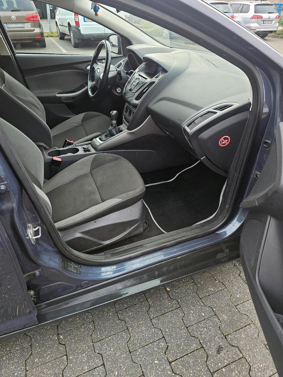 Ford Focus 2012 — photo 14