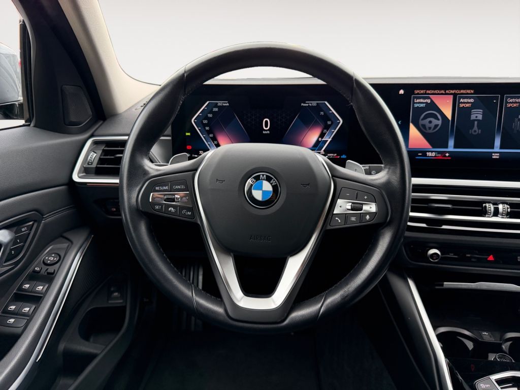 Fahrzeugabbildung BMW 320i Touring Aut.