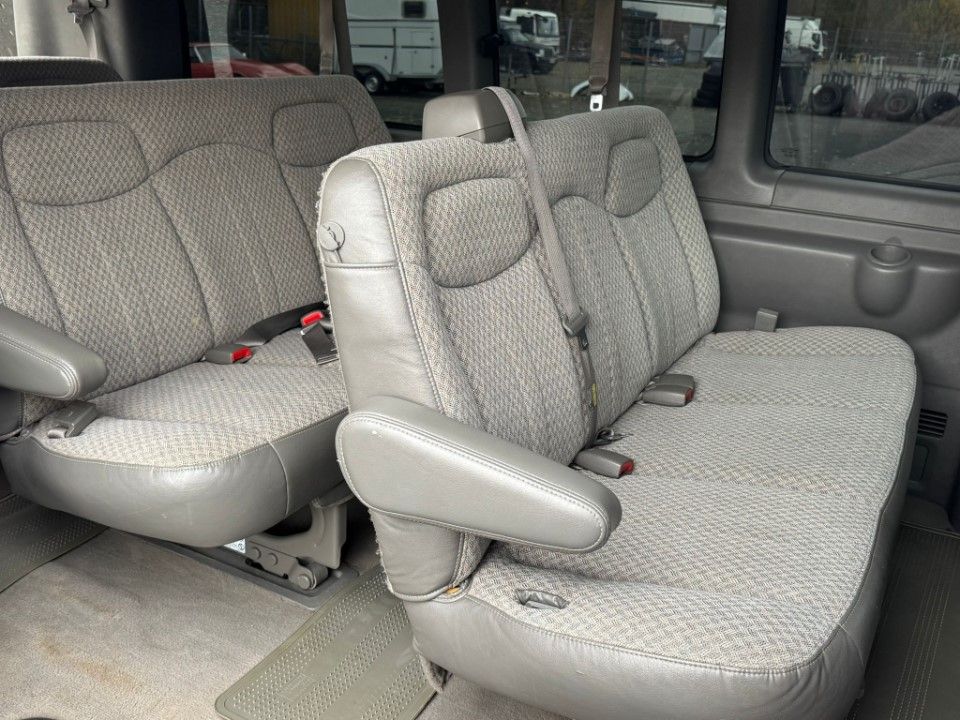 Fahrzeugabbildung Chevrolet Express Chevy Van 6.0 V8 2500 LPG 9 Sitzer