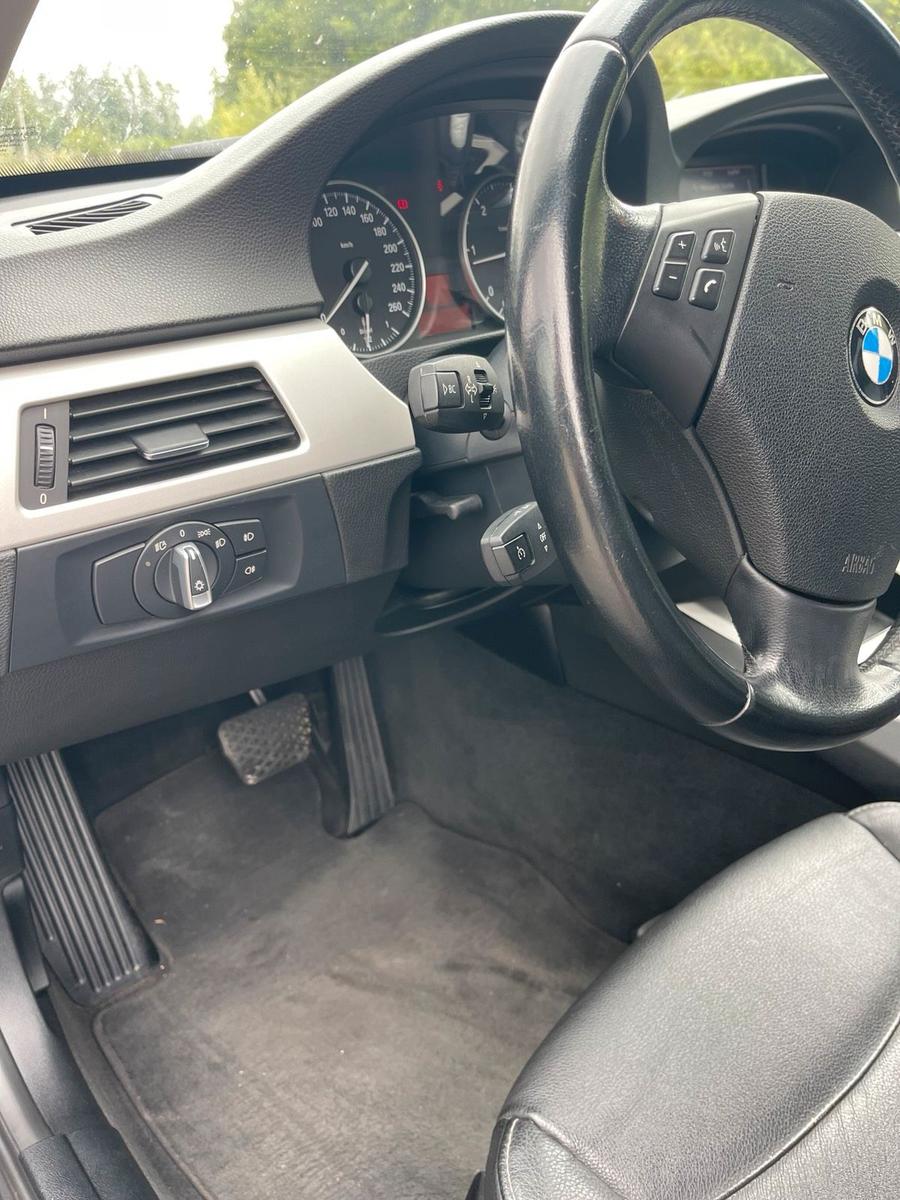 BMW 320 2010 — photo 11