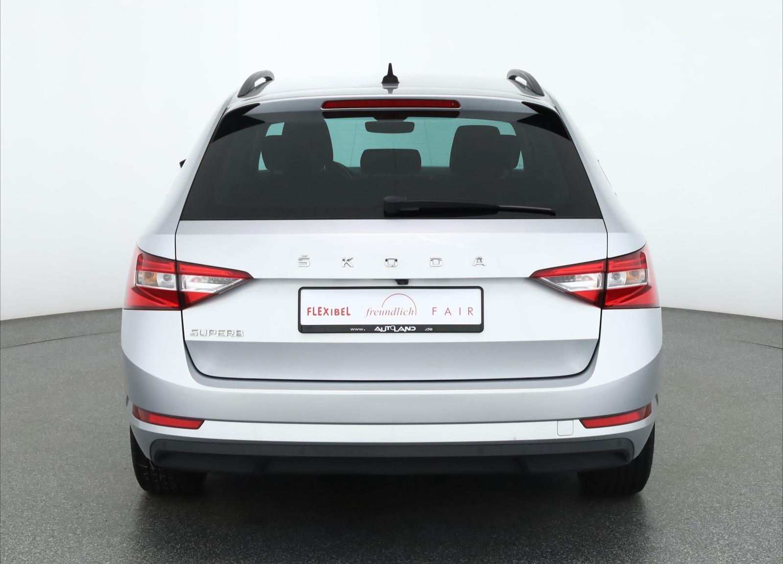 Skoda Superb Combi 2.0 TDI DSG Standheizung ACC 360°