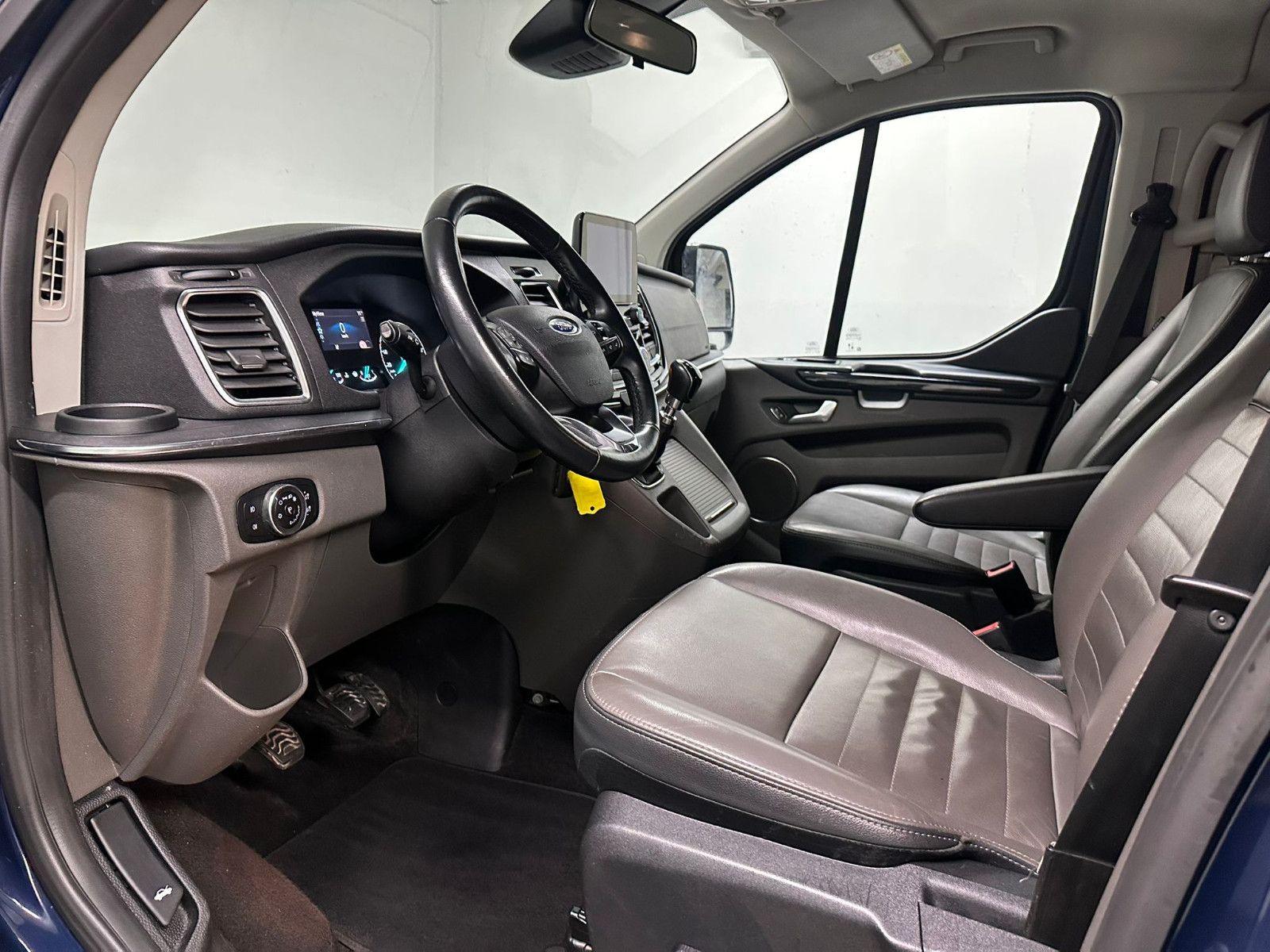 Fahrzeugabbildung Ford Tourneo Custom 320 L2H1*8SITZE*AHK*ACC*SPURH*