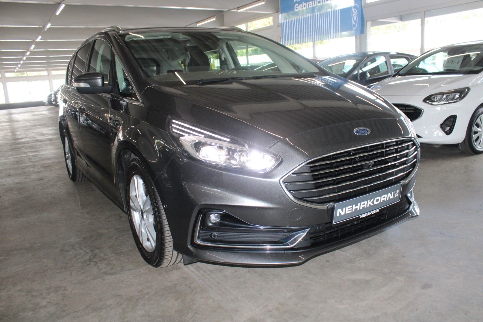 Fahrzeugabbildung Ford S-Max Titanium Aut. LED ACC 2xCAM WinterPak. uvm