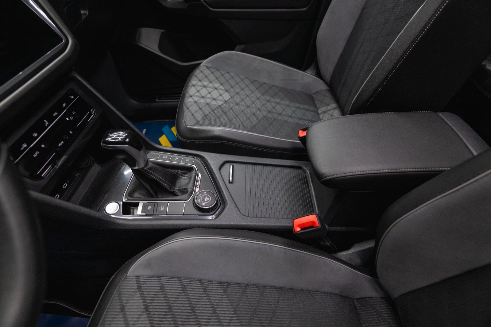 Fahrzeugabbildung Volkswagen Tiguan Allspace R-Line 4Motion HUD | PANO | ACC