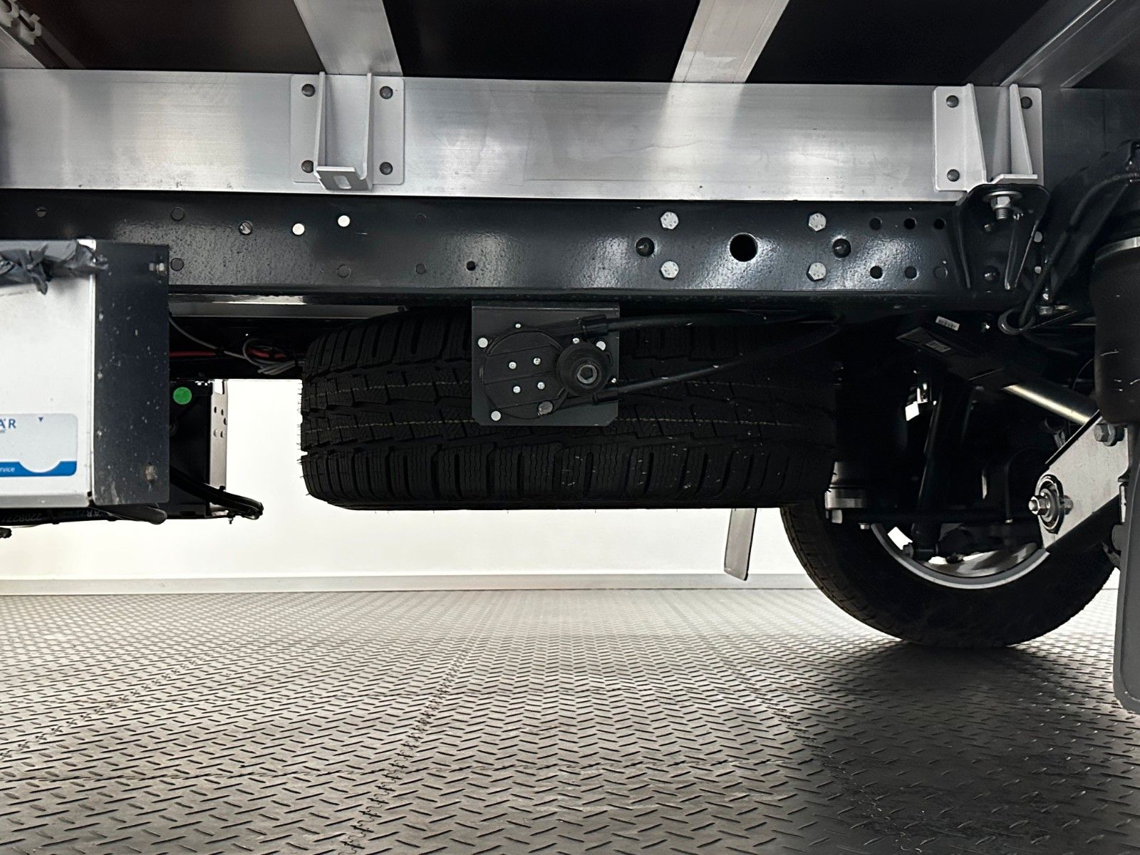 Fahrzeugabbildung Iveco Daily 35S16HA 8/P KOFFER Luftfederung LBW Sofort
