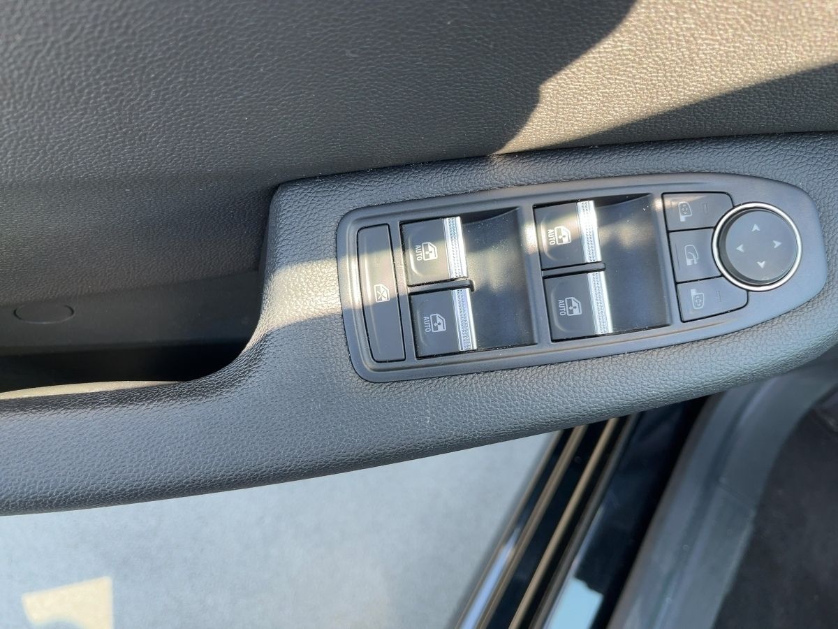 Fahrzeugabbildung Renault Clio INTENS TCe 100 Navi
