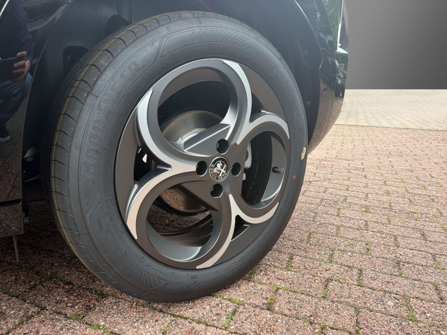 Fahrzeugabbildung Alfa Romeo Junior Elettrica Sport Speciale -Panorama-Wärmep