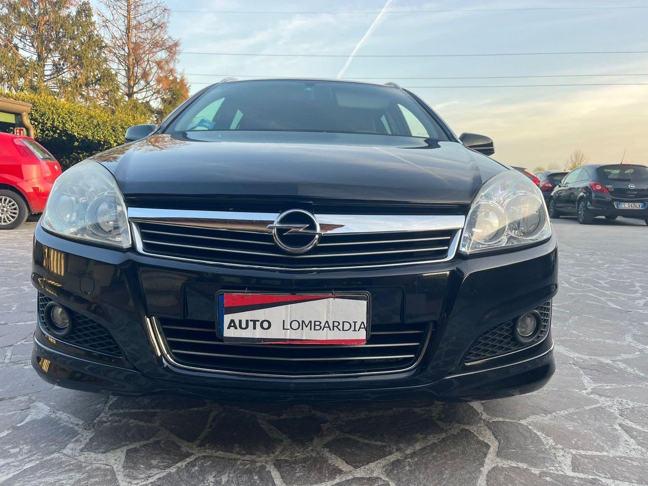 Opel Astra 2009 — photo 13