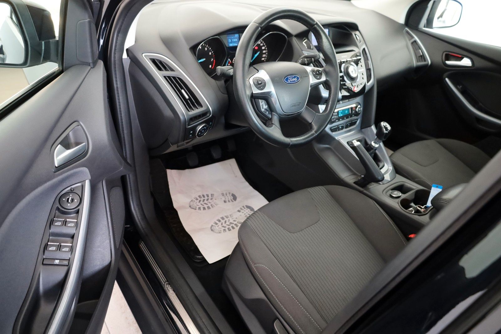 Fahrzeugabbildung Ford Focus Lim. Titanium Easy-Driver-Paket,Allwetter