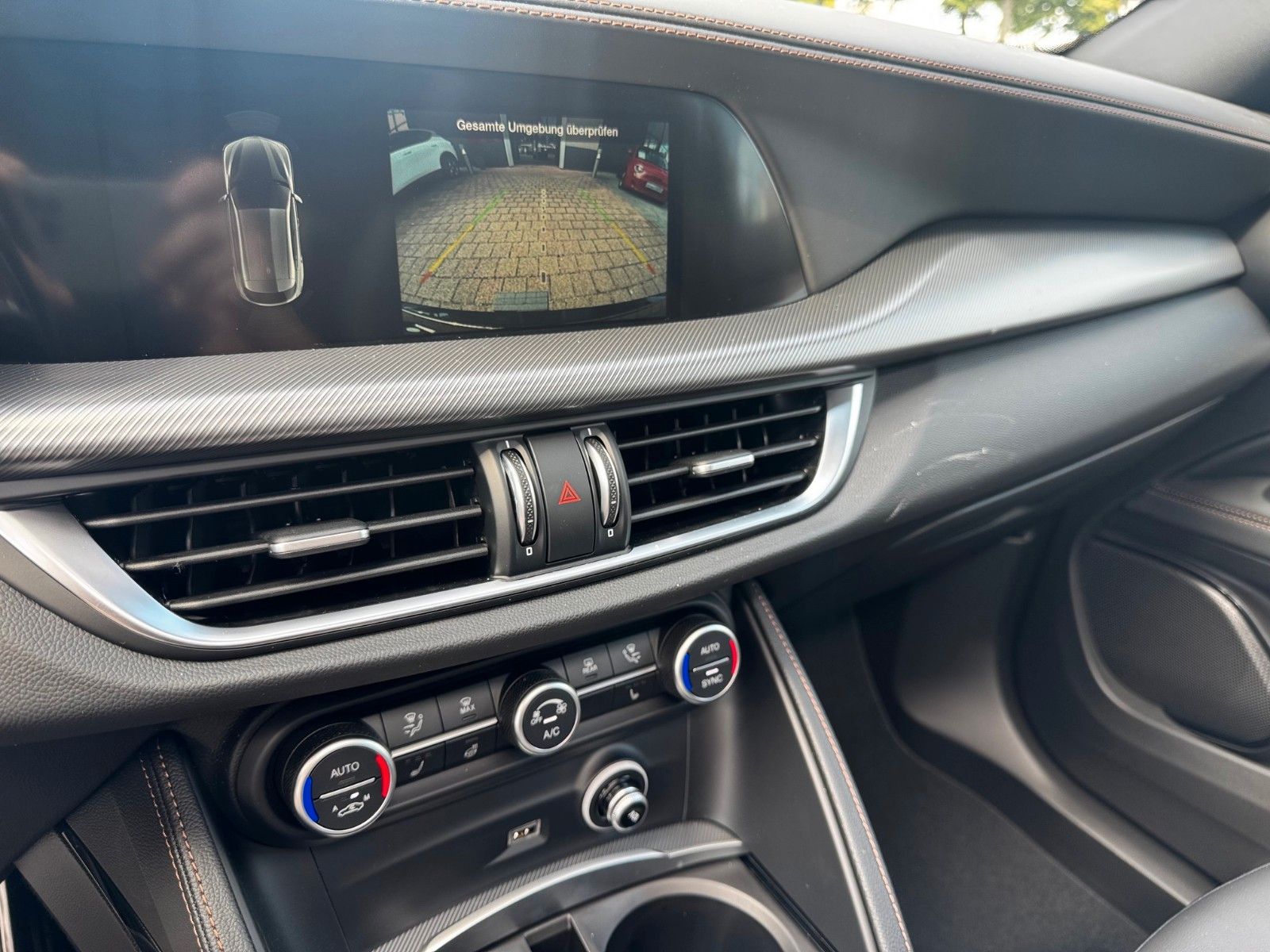Fahrzeugabbildung Alfa Romeo Stelvio 2.2 Diesel Intensa Glasdach Memory Navi
