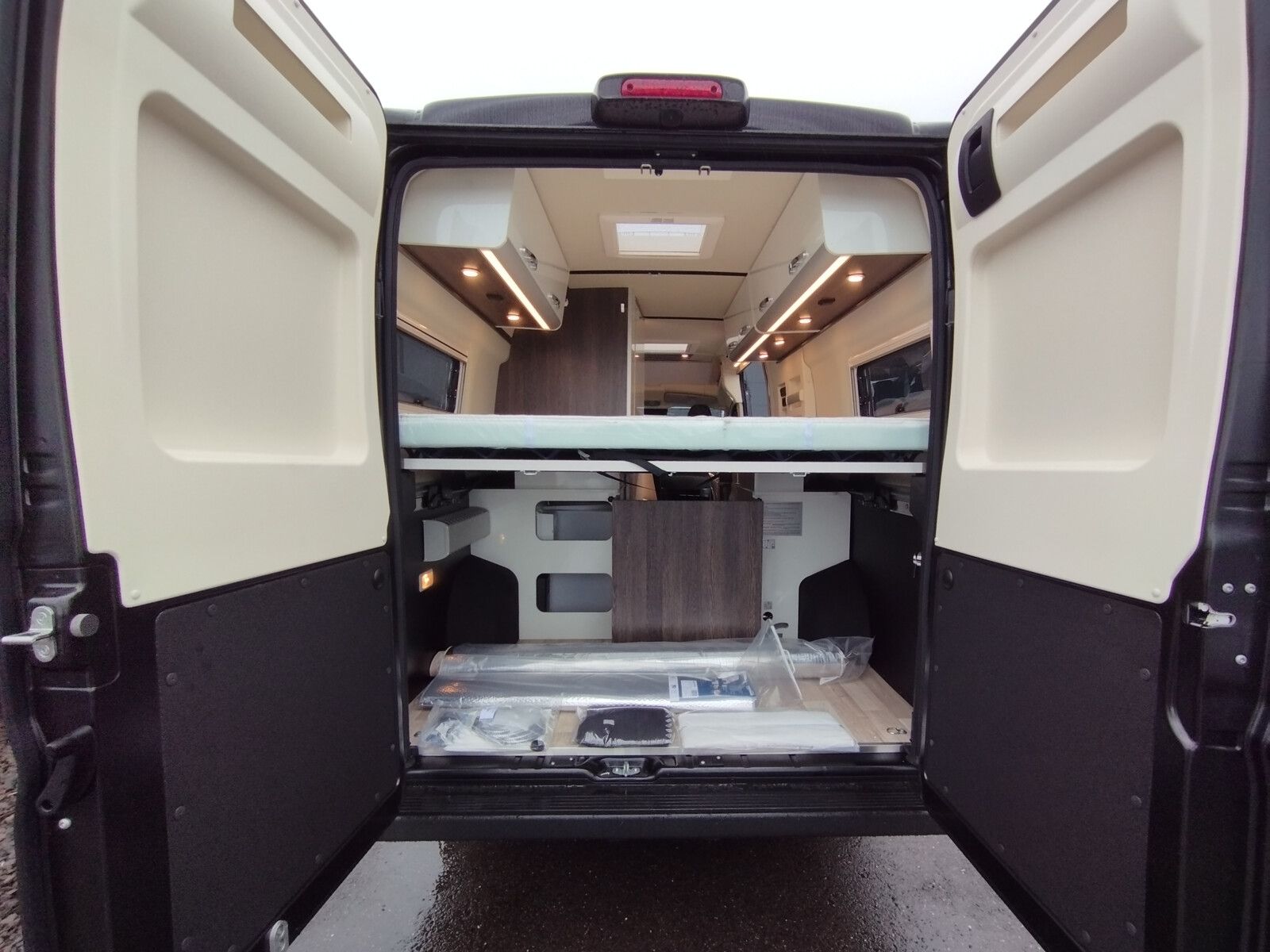 Fahrzeugabbildung Westfalia Columbus 641 E 180 PS 10795,- EUR Sondernachlass