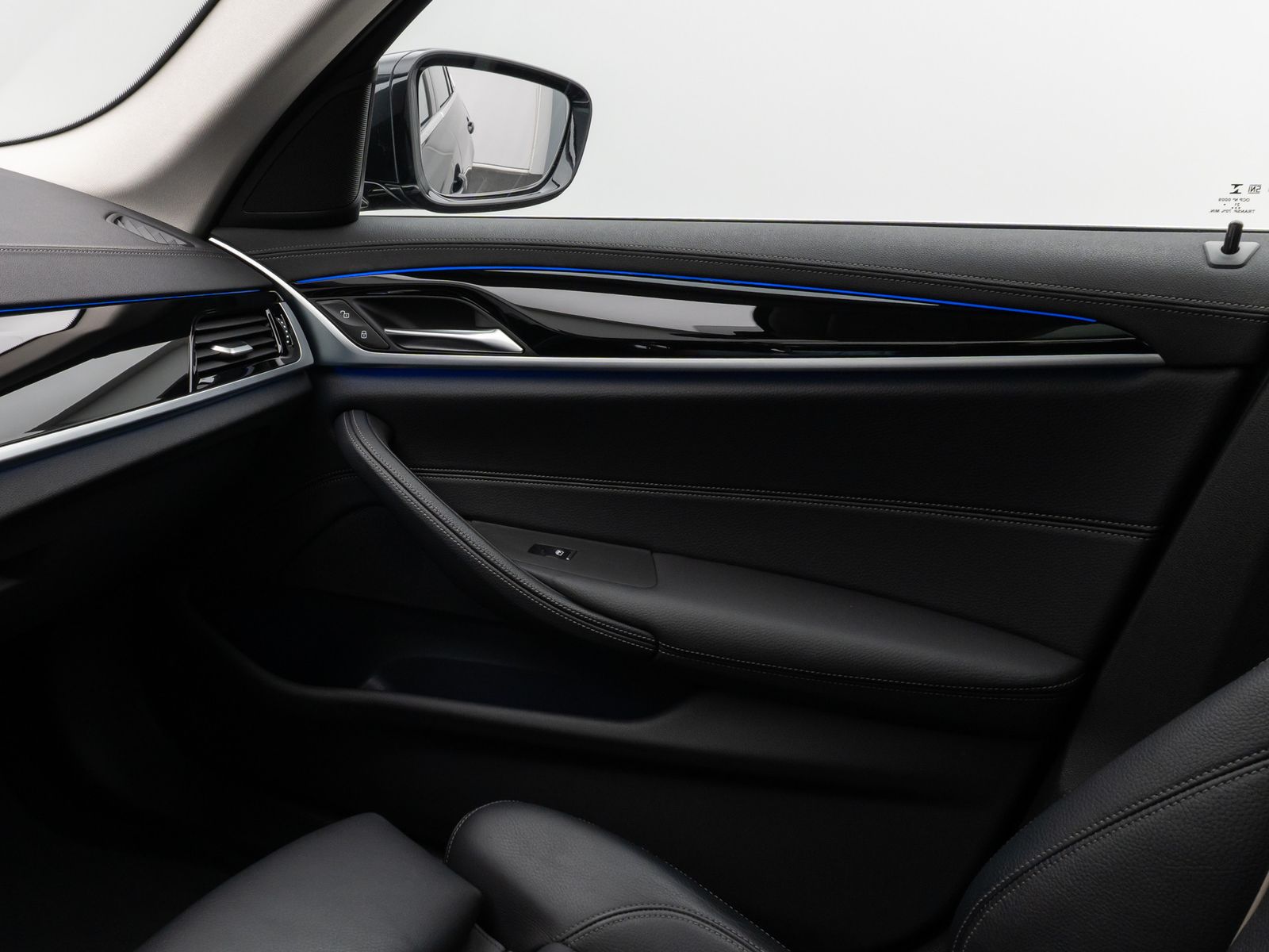 Fahrzeugabbildung BMW 530d LuxuryLine Panorama Kamera HiFi AHK Komfort