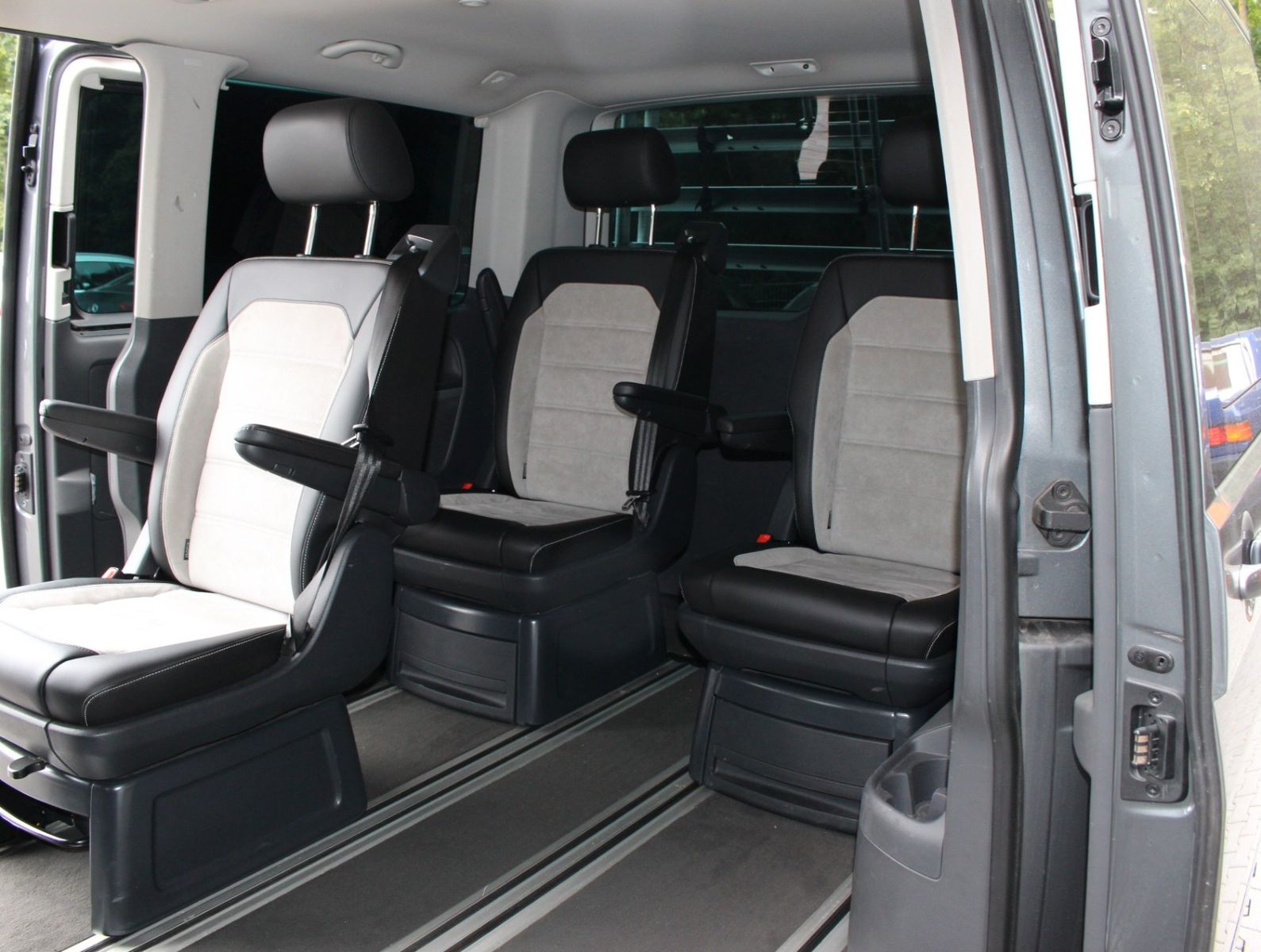 Fahrzeugabbildung Volkswagen 2.0 TDI T5 Multivan  Highline*Navi*AHK*