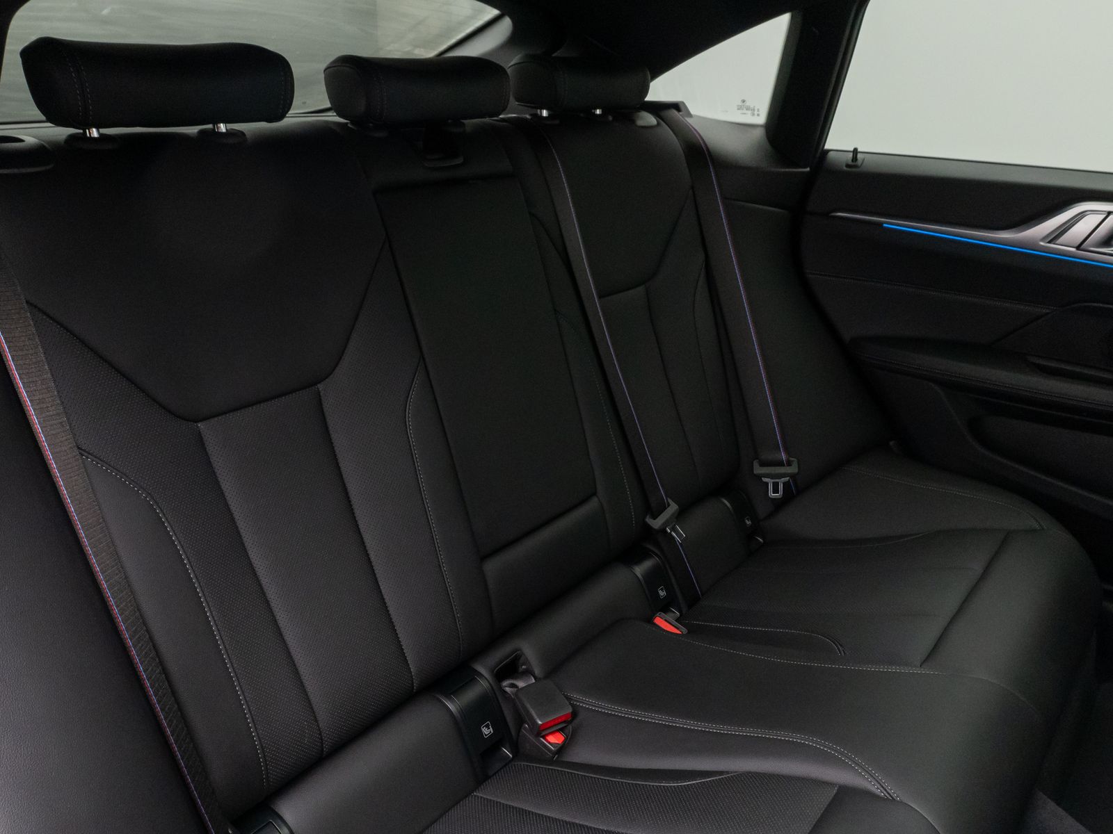 Fahrzeugabbildung BMW i4 eD40 Gran Coupé M Sport Glasdach Kamera HiFi