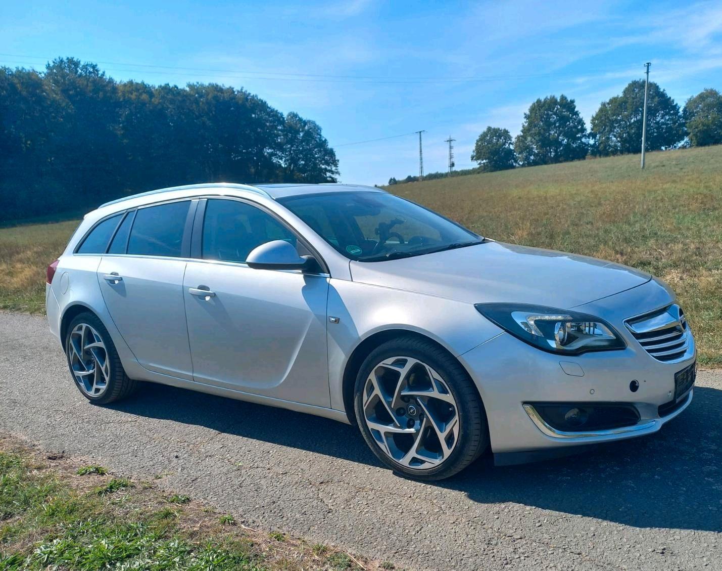 Opel Insignia 2014 — вигляд ззаду