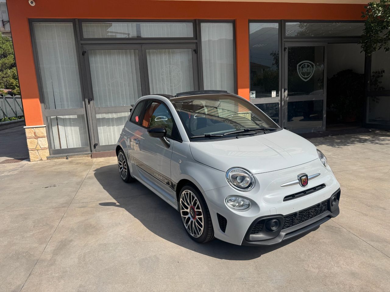 Other Abarth 595 C 1.4 Turbo T-Jet 145 CV imagem 2