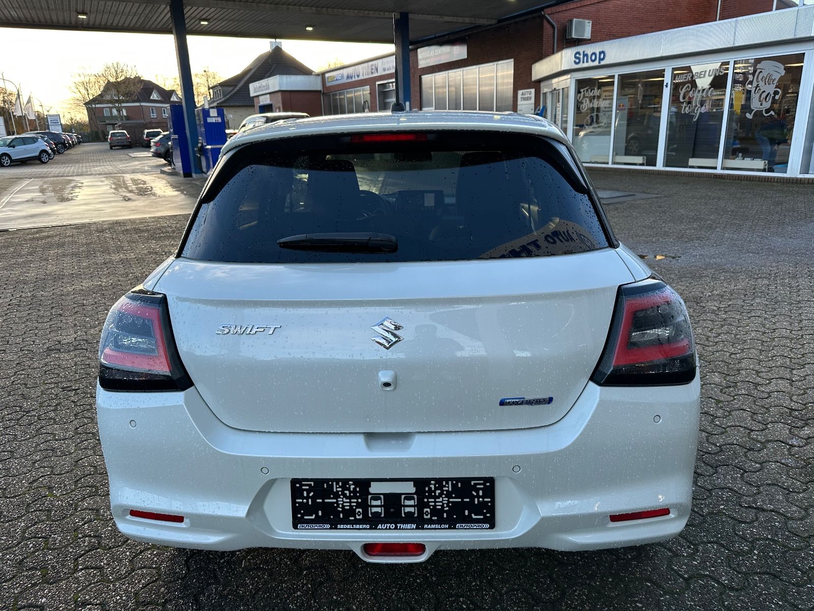 Fahrzeugabbildung Suzuki Swift 1.2 Dualjet Hybrid Comfort+ ACC/Navi/LED